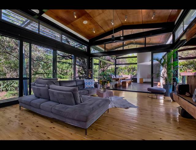 5 BEDROOM HOUSE FOR SALE IN HELDERFONTEIN ESTATE